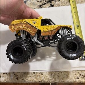 Monster Truck Toy - earth shaker